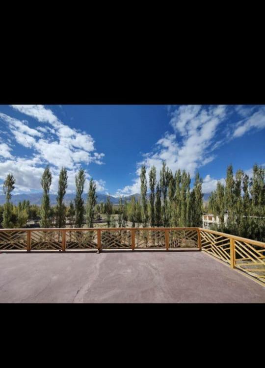Sindhu Residency Hotel She Esterno foto